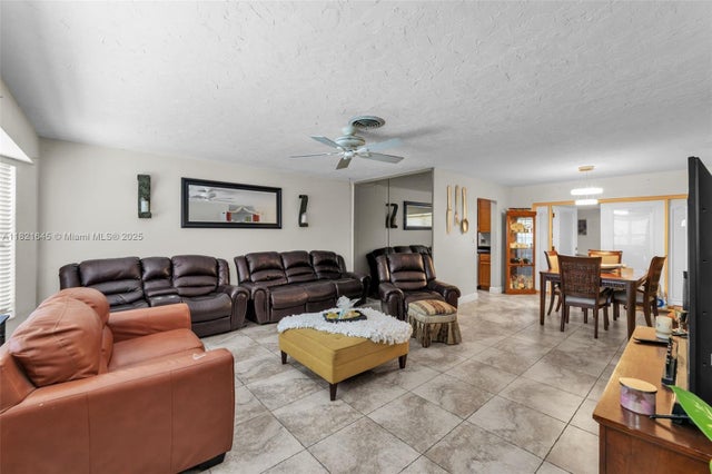 4 of 18 - 6701 Nw 6th St, Margate, FL
