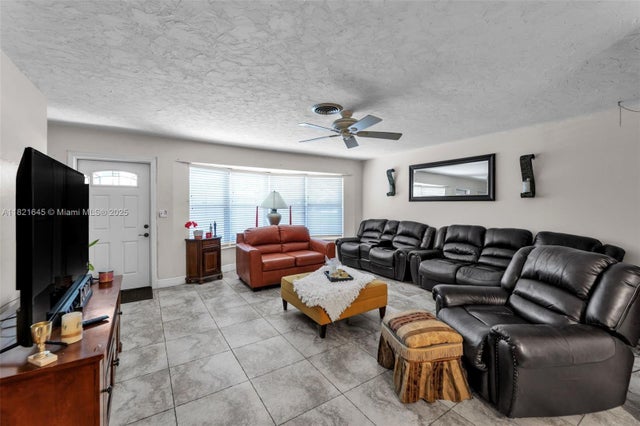 5 of 18 - 6701 Nw 6th St, Margate, FL
