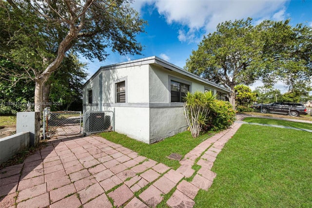 4 of 40 - 2410 Nw 170th Ter, Miami Gardens, FL
