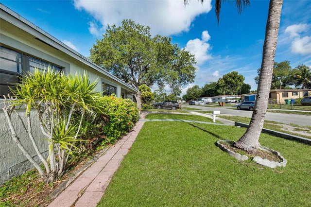 5 of 40 - 2410 Nw 170th Ter, Miami Gardens, FL