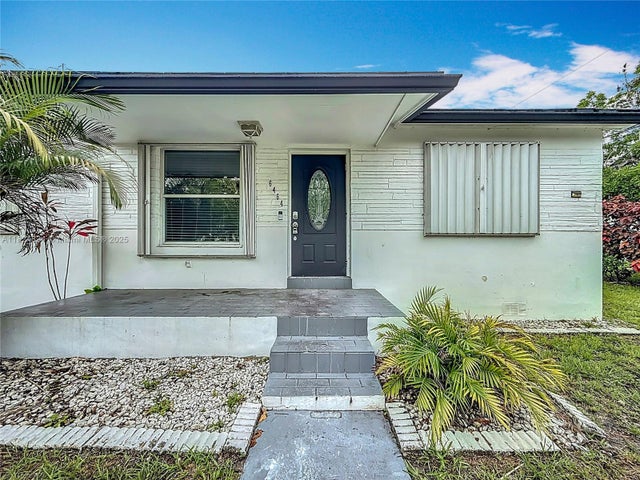 1 of 55 - 6464 Mcclellan St, Hollywood, FL