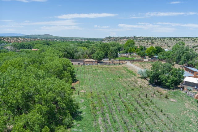 442 Los Pinos Road, Santa Fe