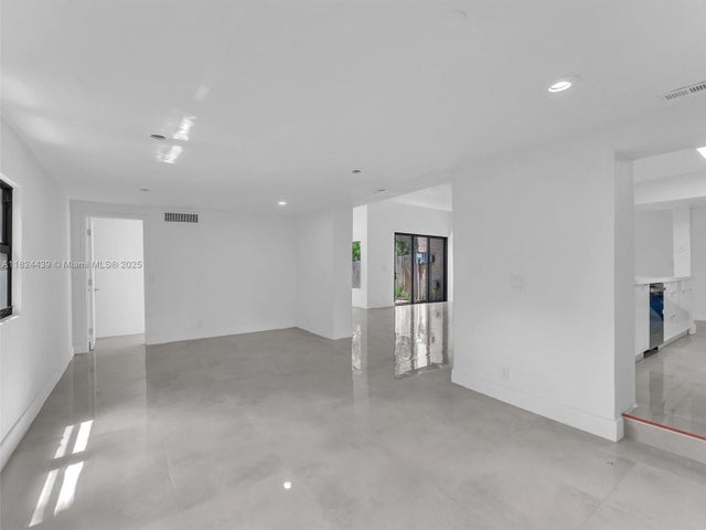 4 of 29 - 3427 Atlanta Dr, Hollywood, FL