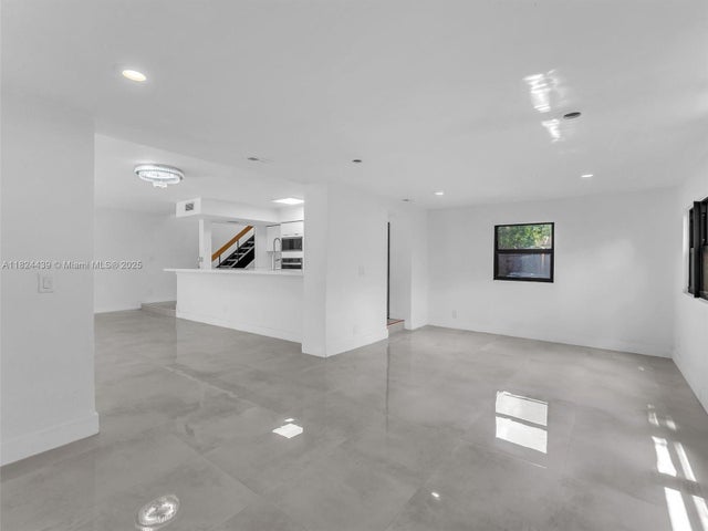 5 of 29 - 3427 Atlanta Dr, Hollywood, FL