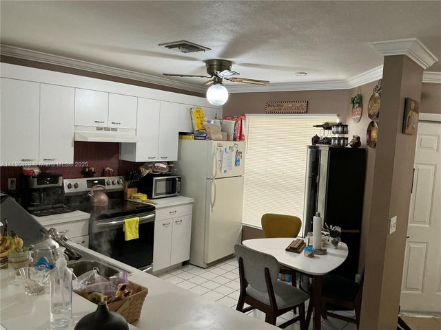 2 of 22 - 4925 W Lakes Dr, Deerfield Beach, FL