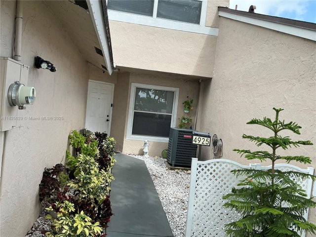 3 of 22 - 4925 W Lakes Dr, Deerfield Beach, FL