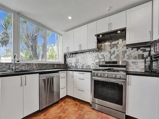 2 of 21 - 1607 Moffett St, Hollywood, FL