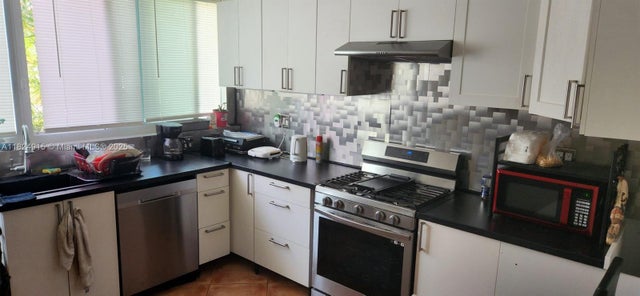 3 of 21 - 1607 Moffett St, Hollywood, FL
