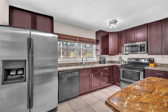 4 of 9 - 515 Ne 11th St, Fort Lauderdale, FL