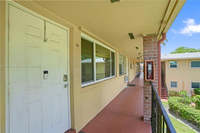 4 of 39 - 3600 Harrison St 16b, Hollywood, FL