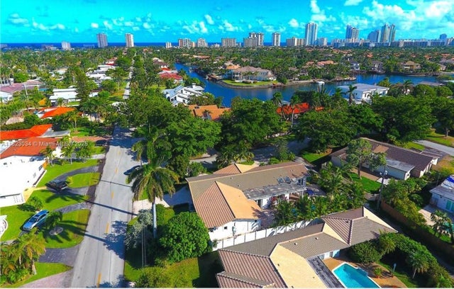 2 of 35 - 900 Diplomat Pkwy, Hollywood, FL