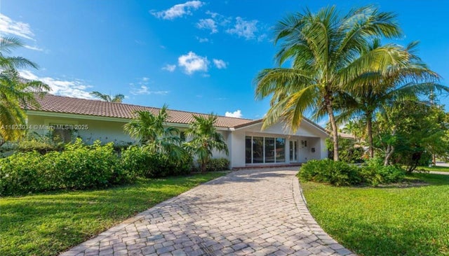 4 of 35 - 900 Diplomat Pkwy, Hollywood, FL