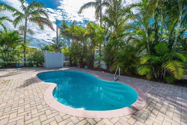 5 of 35 - 900 Diplomat Pkwy, Hollywood, FL