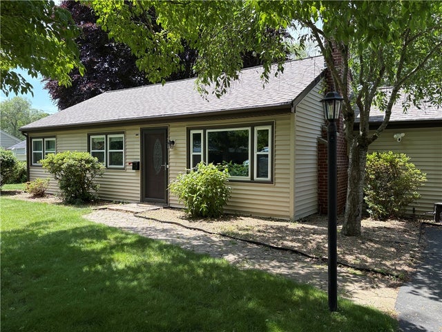 7 Hemlock Dr, Barrington