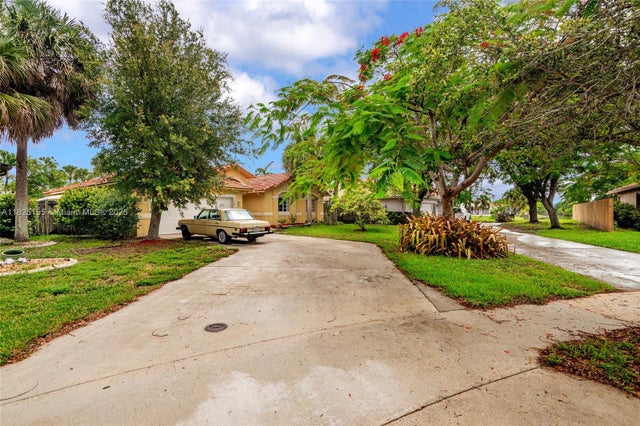2 of 36 - 16859 Crestview Ln, Weston, FL