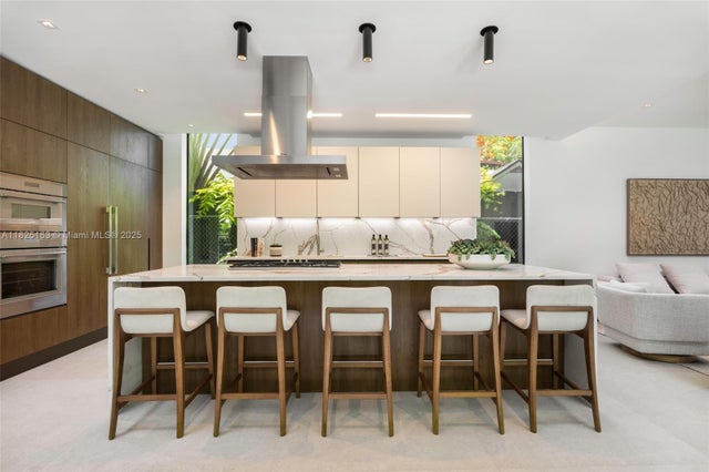 5 of 20 - 3670 Avocado Ave, Miami, FL