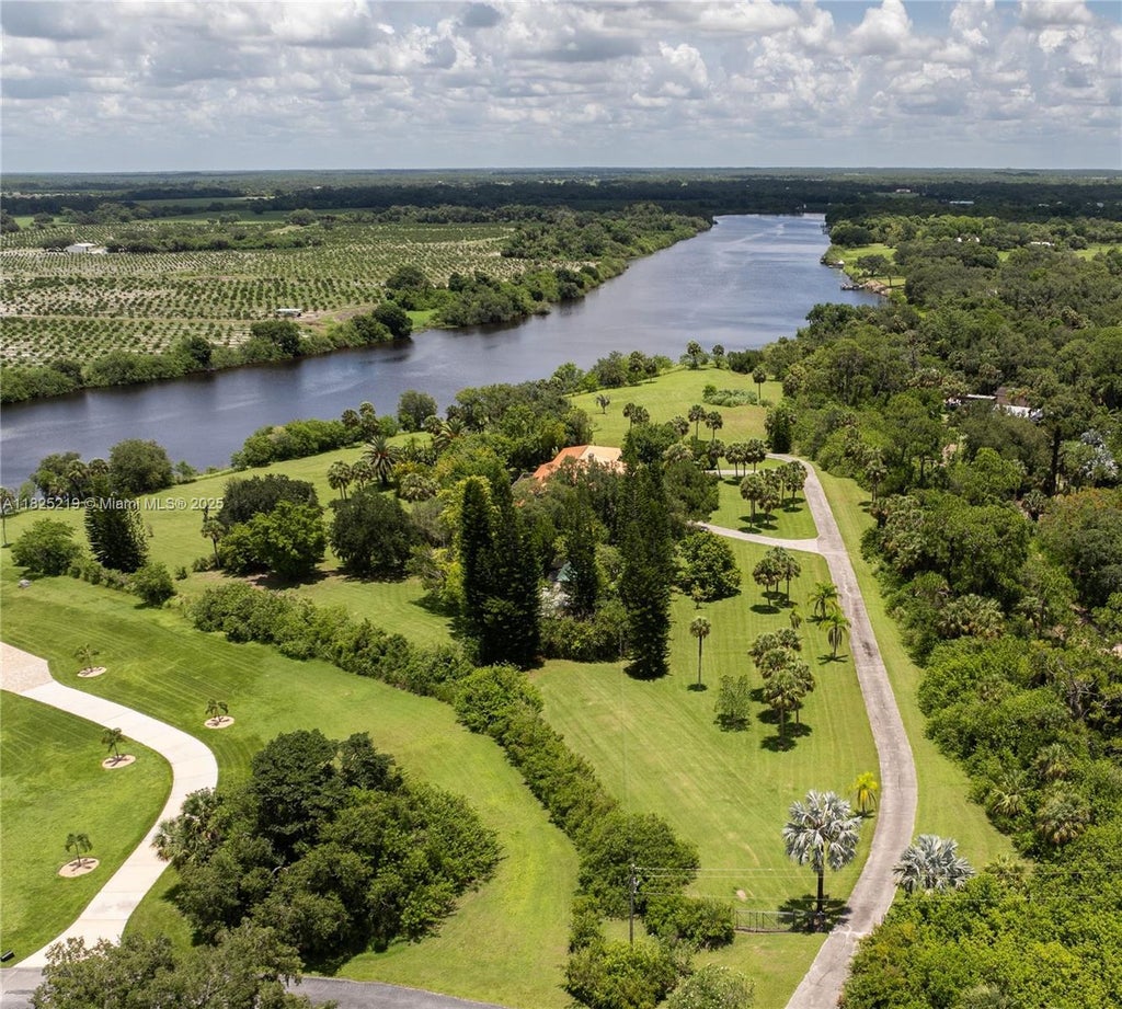 5254 River Blossom Lane, La Belle