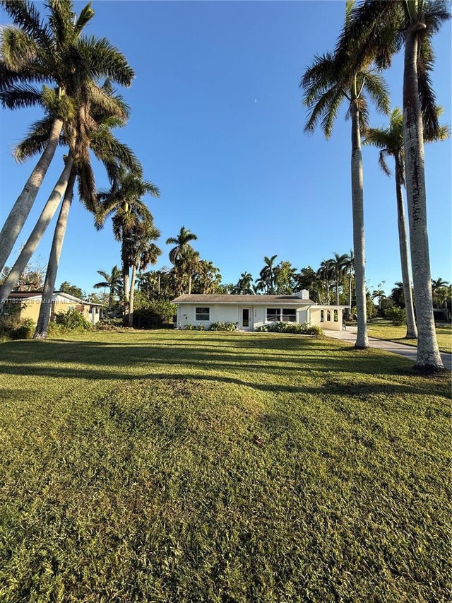 1 of 10 - 4438 E Riverside Drive, Fort Myers, FL