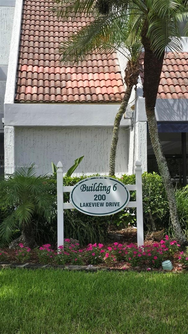 2 of 32 - 200 Lakeview Dr 208, Weston, FL