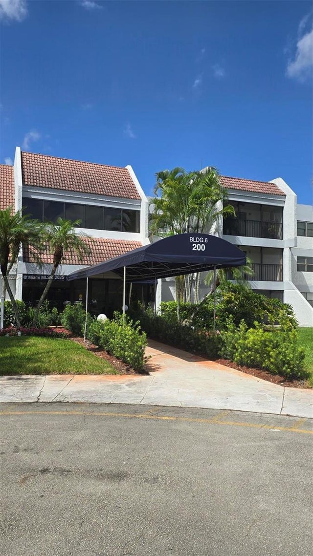 3 of 32 - 200 Lakeview Dr 208, Weston, FL
