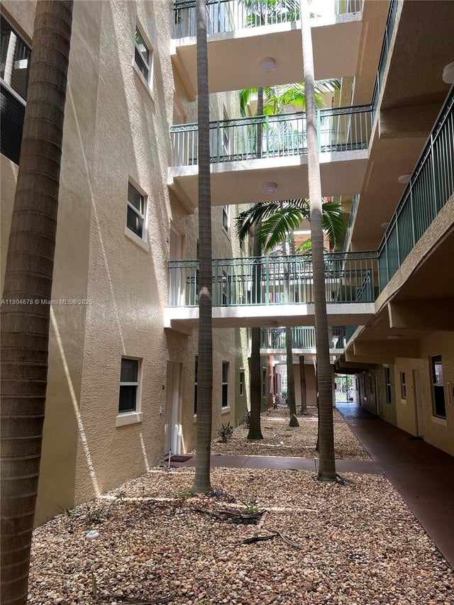 5 of 36 - 1640 Presidential Way 103, West Palm Beach, FL