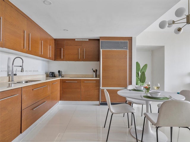 3 of 24 - 485 Brickell Ave 2501, Miami, FL
