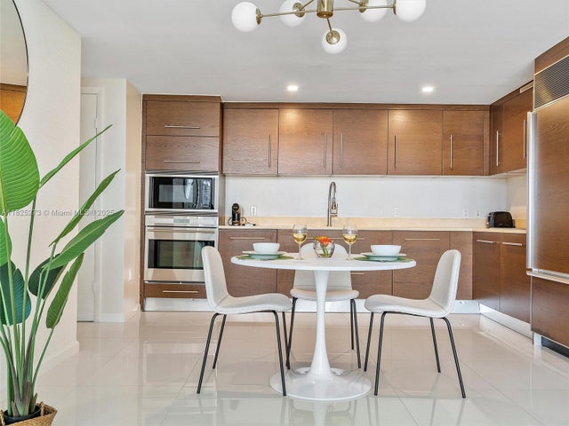 4 of 24 - 485 Brickell Ave 2501, Miami, FL