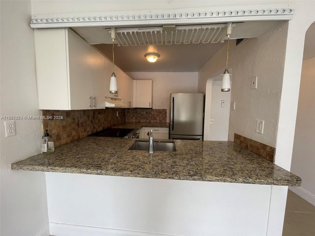 5 of 13 - 16465 Ne 22nd Ave 417, North Miami Beach, FL