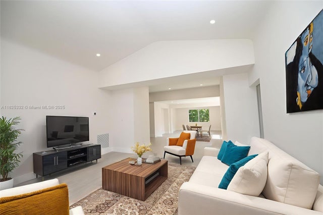 2949 Sw 14th St, Miami