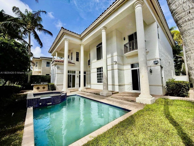 1 of 81 - 996 Sanibel Dr, Hollywood, FL