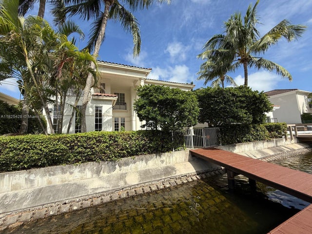 3 of 81 - 996 Sanibel Dr, Hollywood, FL