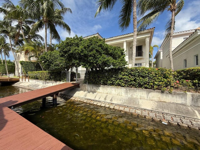 4 of 81 - 996 Sanibel Dr, Hollywood, FL