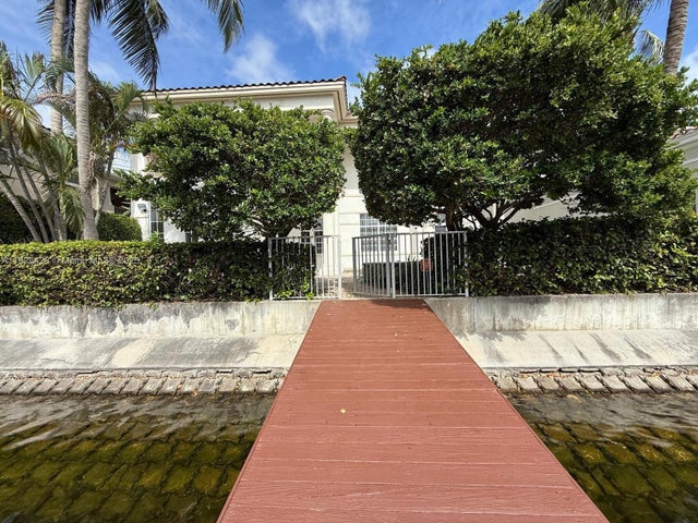 5 of 81 - 996 Sanibel Dr, Hollywood, FL