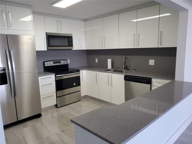 3 of 24 - 13499 Biscayne Blvd 1105, North Miami, FL