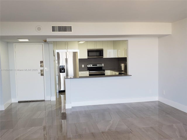5 of 24 - 13499 Biscayne Blvd 1105, North Miami, FL
