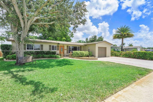 1 of 24 - 8220 Nw 24th Ct, Pembroke Pines, FL