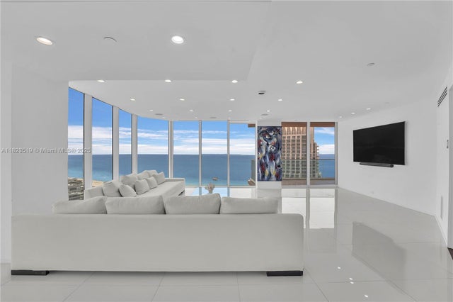 4 of 81 - 300 S Pointe Dr 3405, Miami Beach, FL