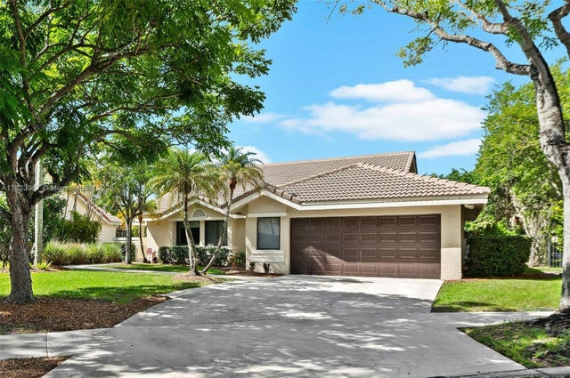 1 of 28 - 2000 Lakeshore Dr, Weston, FL