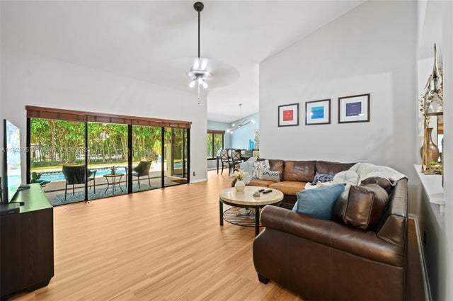 4 of 28 - 2000 Lakeshore Dr, Weston, FL