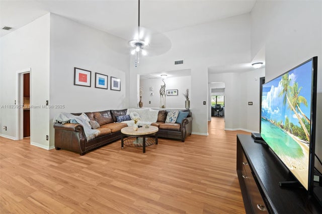 5 of 28 - 2000 Lakeshore Dr, Weston, FL