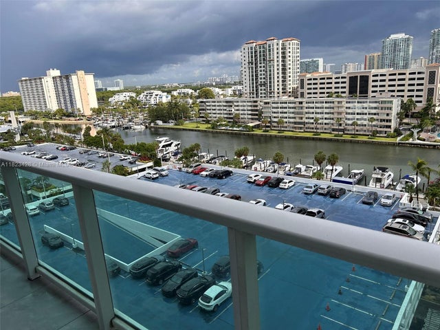 5 of 34 - 100 Bayview Dr 1030, Sunny Isles Beach, FL