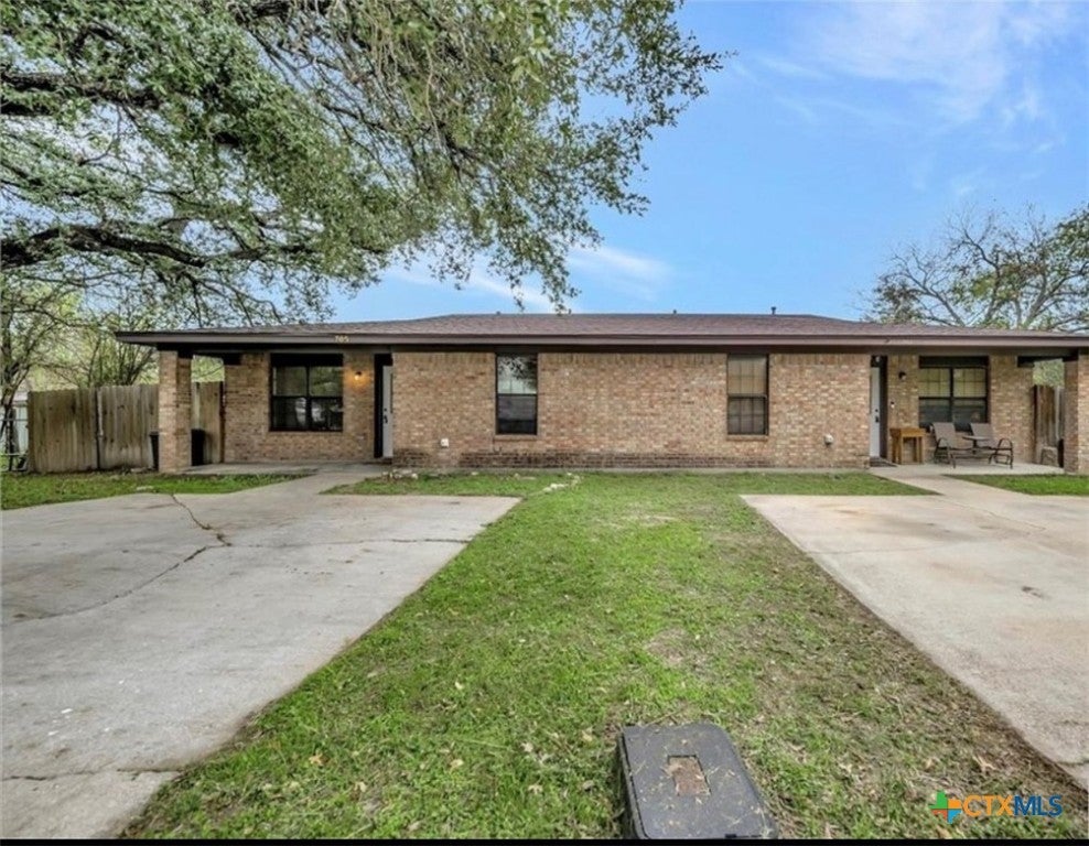 705/707 S Main Street, Lampasas