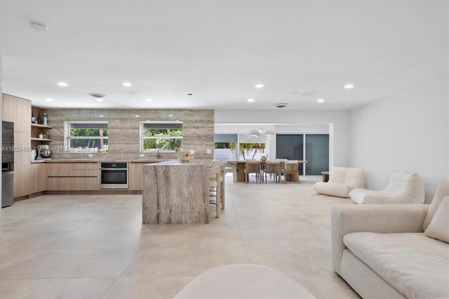 1 of 46 - 417 N Highland Dr, Hollywood, FL