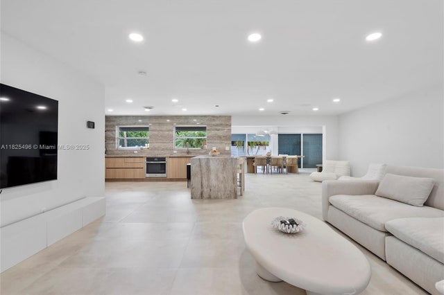 5 of 46 - 417 N Highland Dr, Hollywood, FL