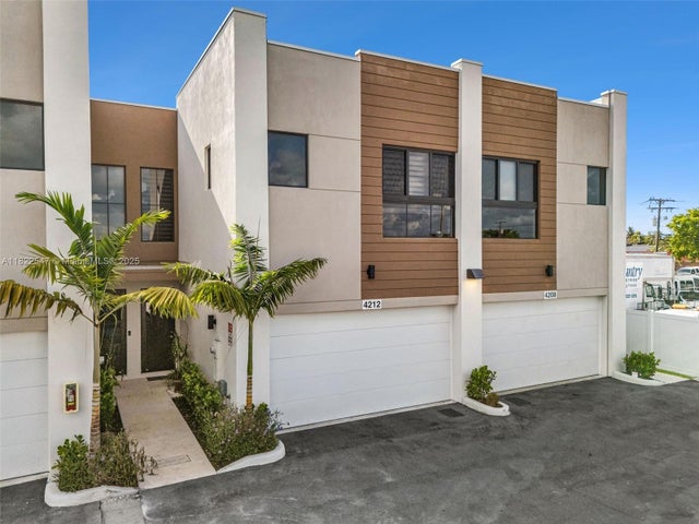 1 of 35 - 4212 Ne 7th Ter, Oakland Park, FL