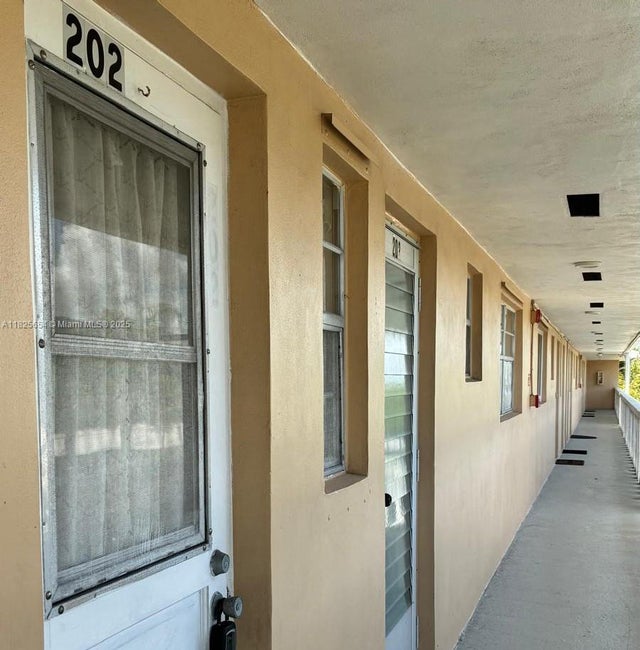 3 of 32 - 2222 Ne 1st Way 202, Boynton Beach, FL