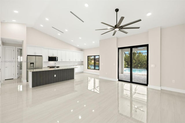 4 of 38 - 225 Ne 8th Terr, Cape Coral, FL