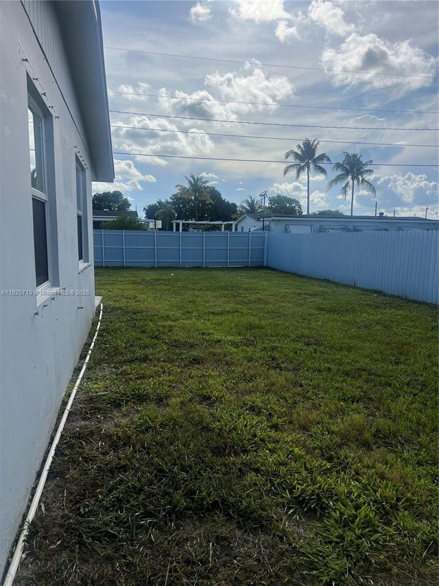 5 of 9 - 14730 Sw 104th Ct, Miami, FL