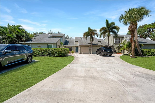 1 of 48 - 894 Ne Sandalwood Pl, Jensen Beach, FL