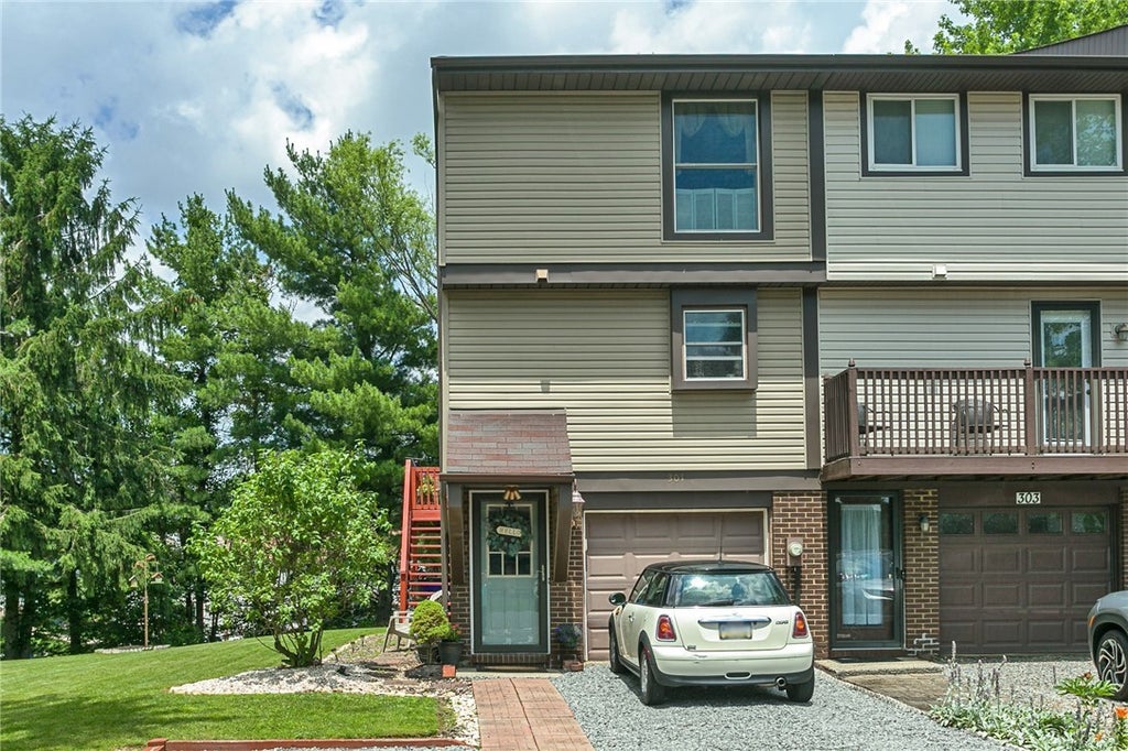 301 Holland Court, Findlay